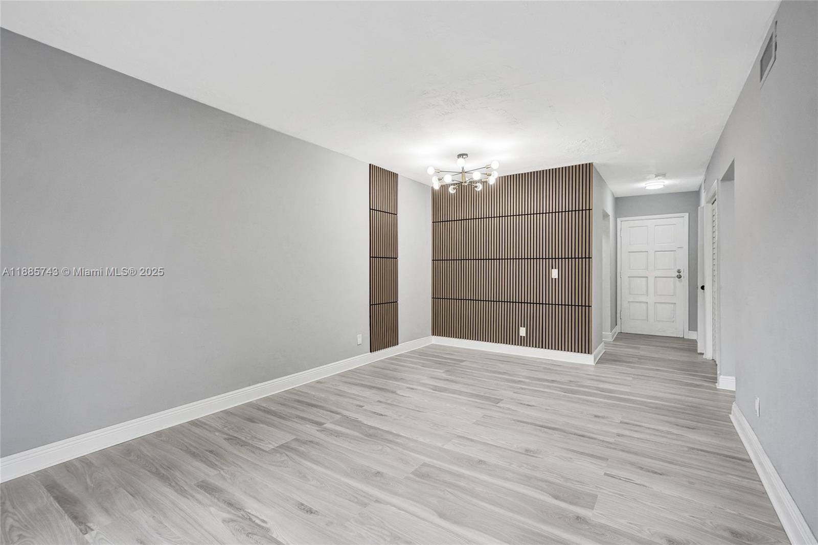   /  905 sq. ft. $ 2025-09-26 0 Photo