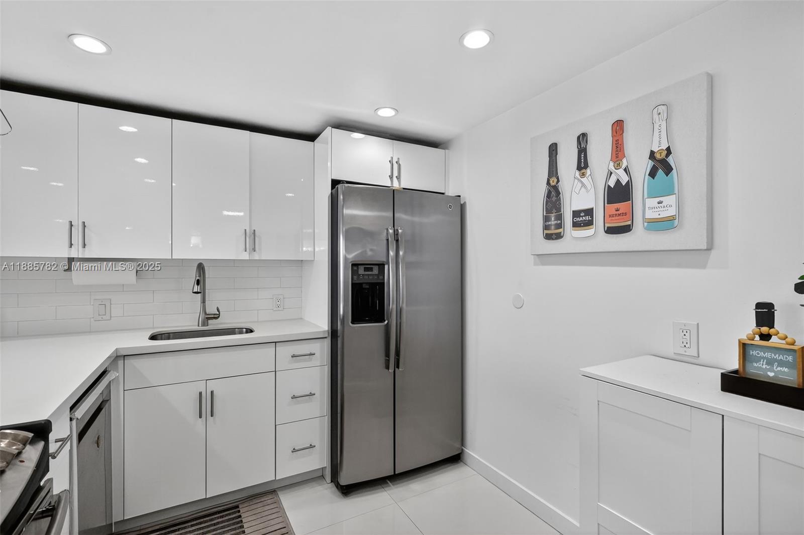 1512 1 / 2 991 sq. ft. $ 2025-09-26 0 foto
