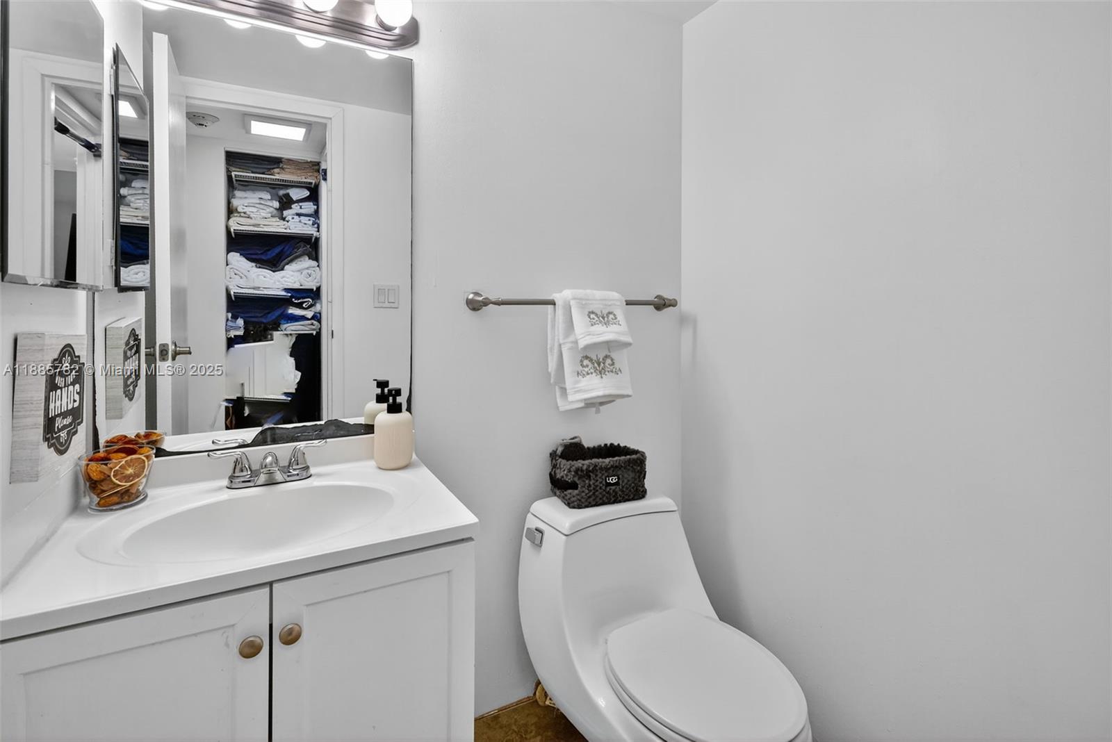 1512 1 / 2 991 sq. ft. $ 2025-09-26 0 foto