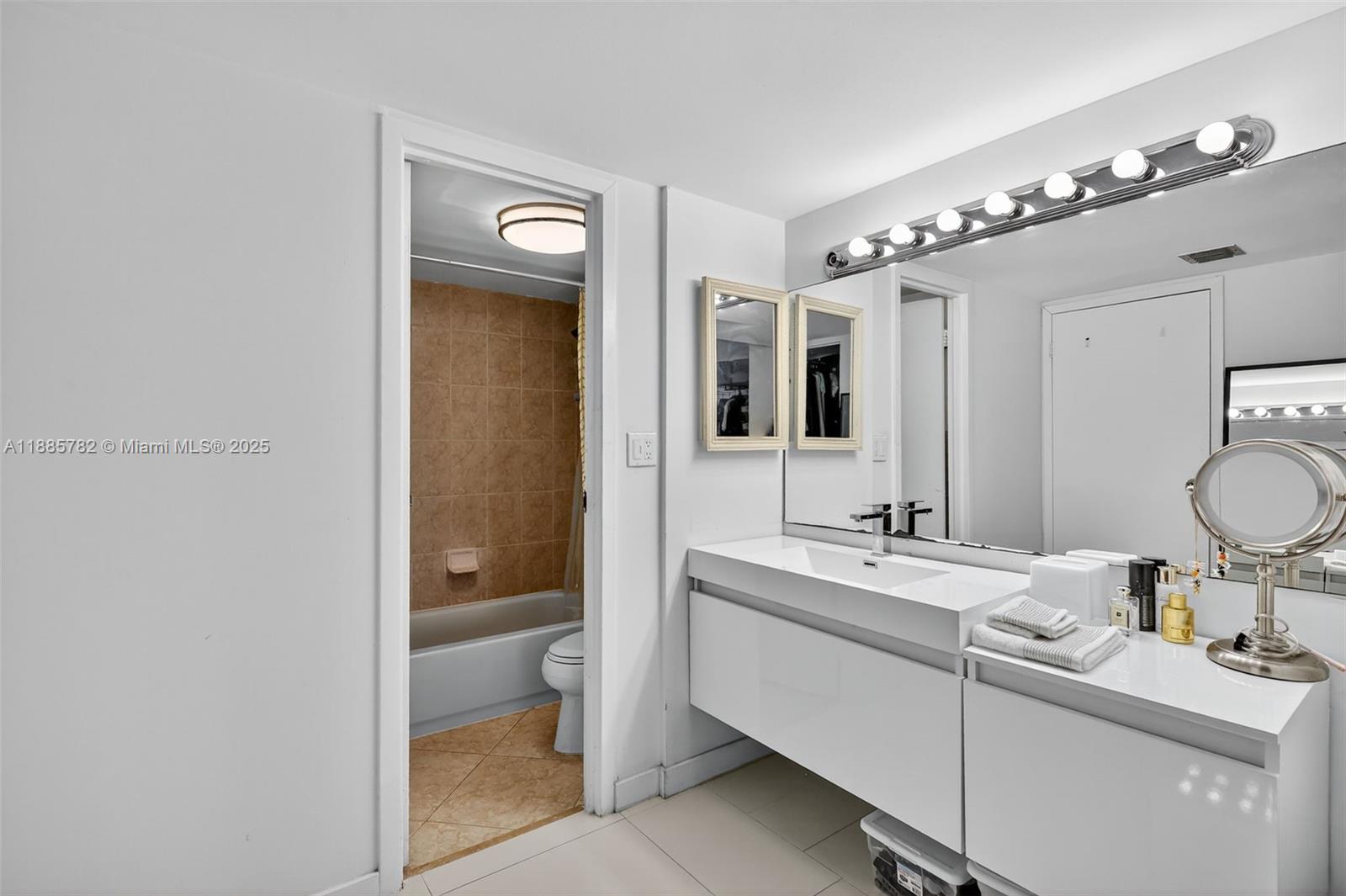 1512 1 / 2 991 sq. ft. $ 2025-09-26 0 foto