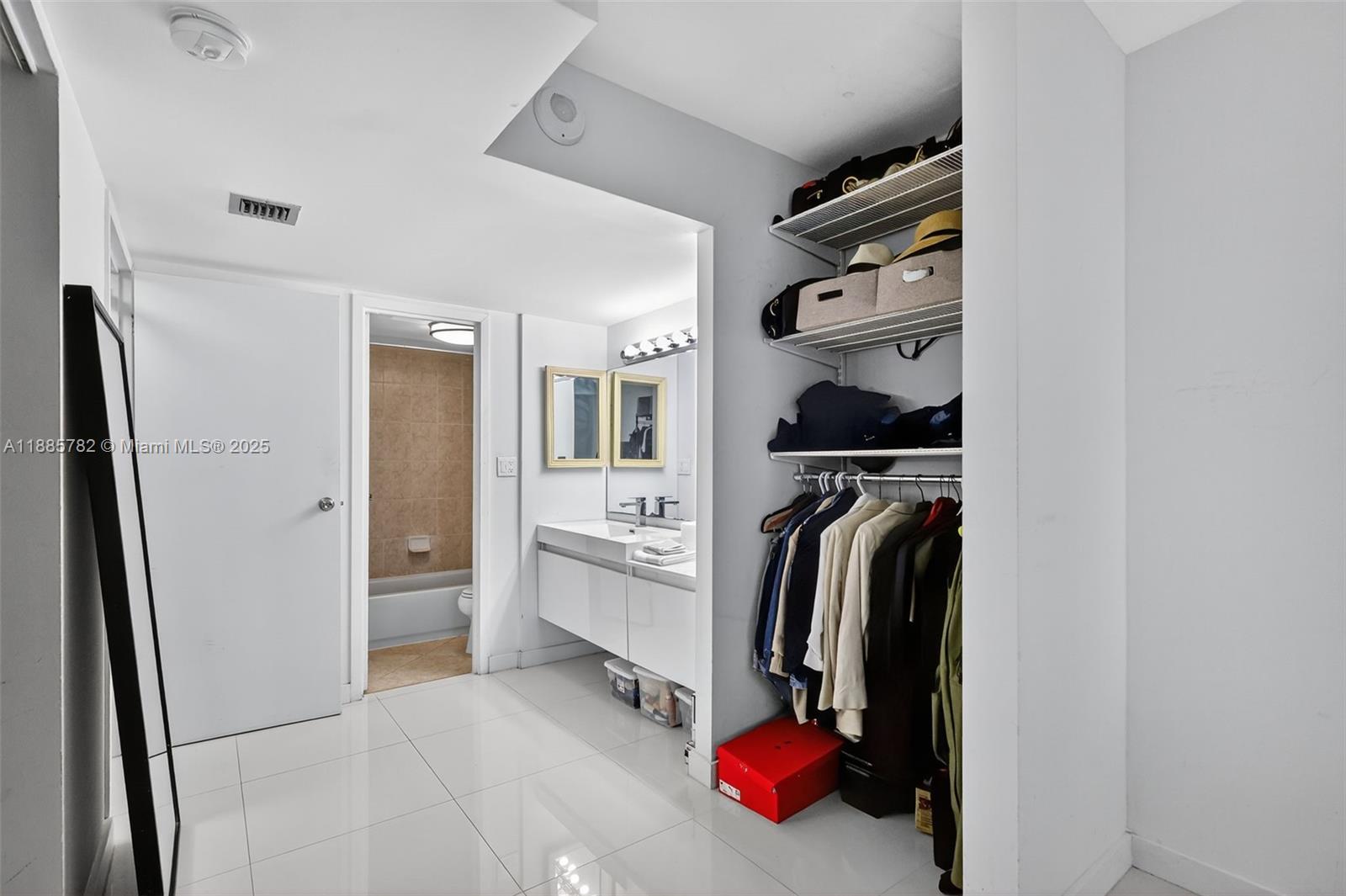 1512 1 / 2 991 sq. ft. $ 2025-09-26 0 foto