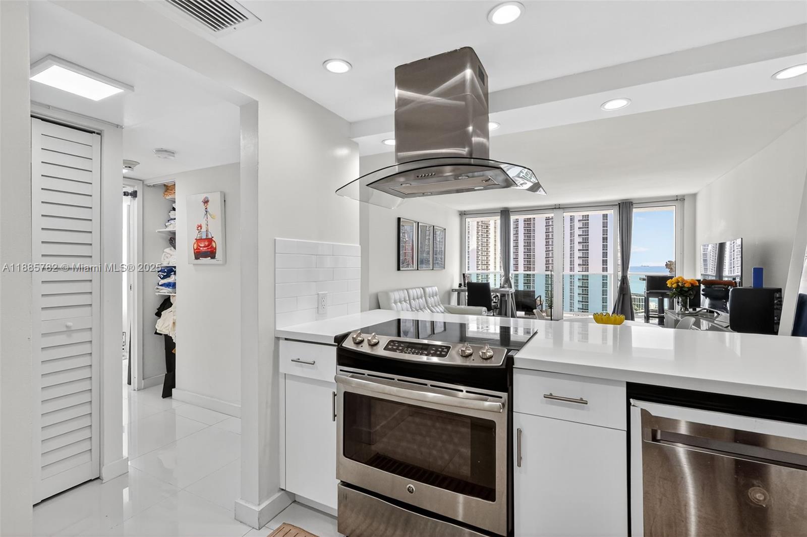 1512 1 / 2 991 sq. ft. $ 2025-09-26 0 foto