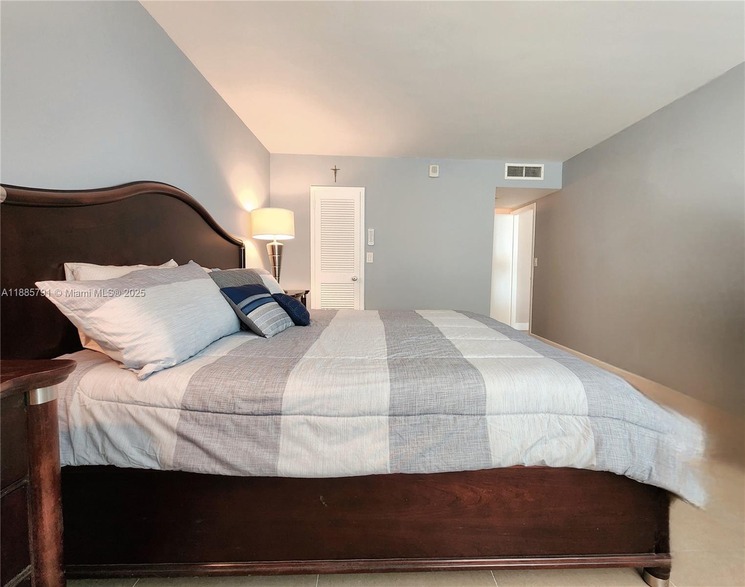 Photo of 2030 Ocean Dr  #1218, Hallandale Beach, Florida, 33009 - 
