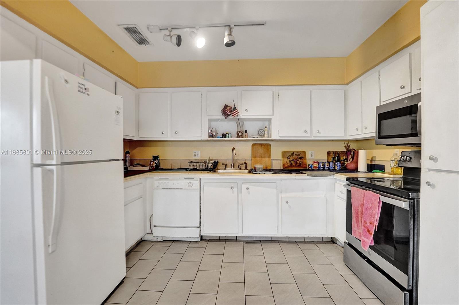   /  2894 sq. ft. $ 2025-09-27 0 Photo