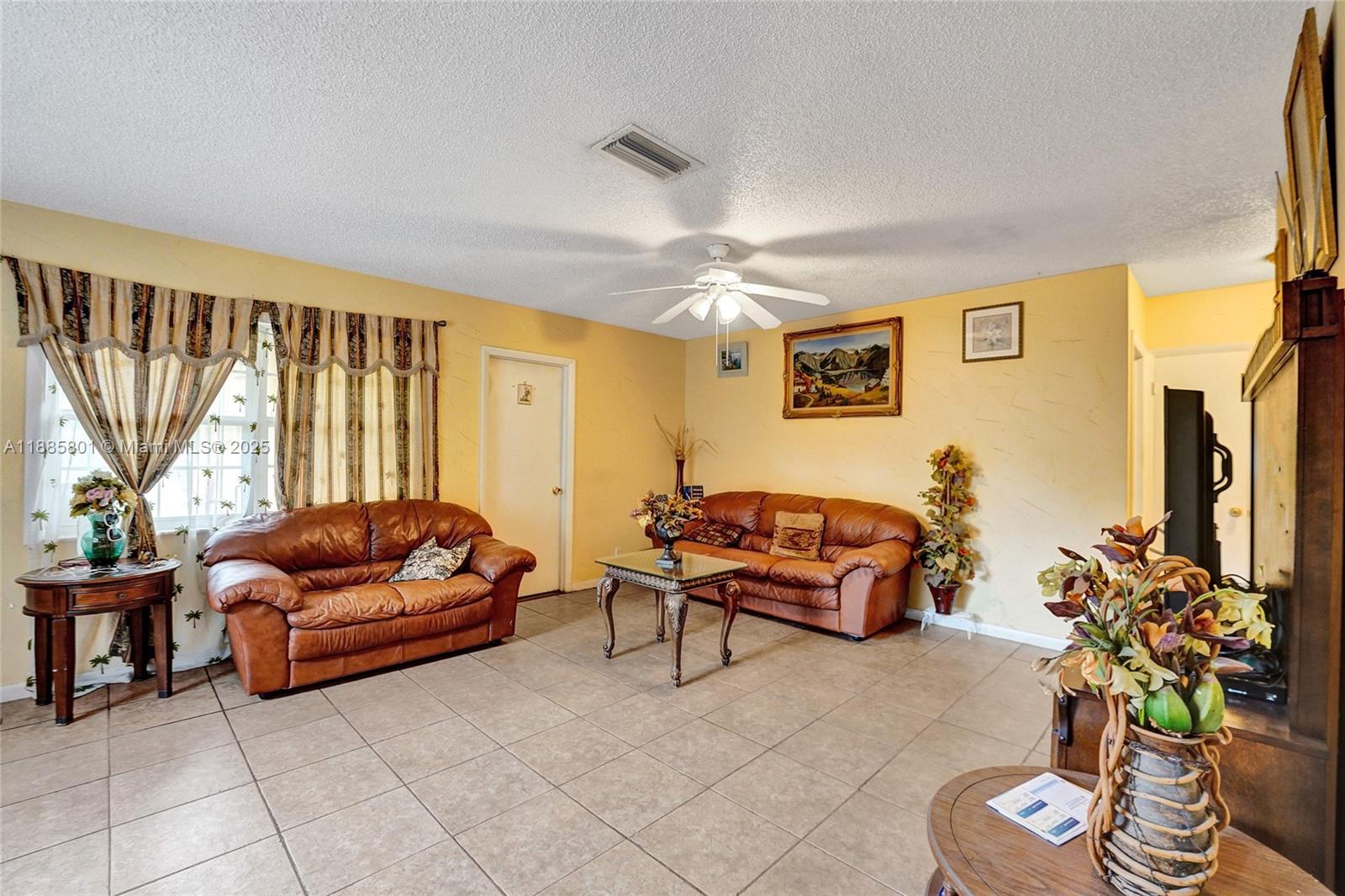   /  2894 sq. ft. $ 2025-09-27 0 Photo