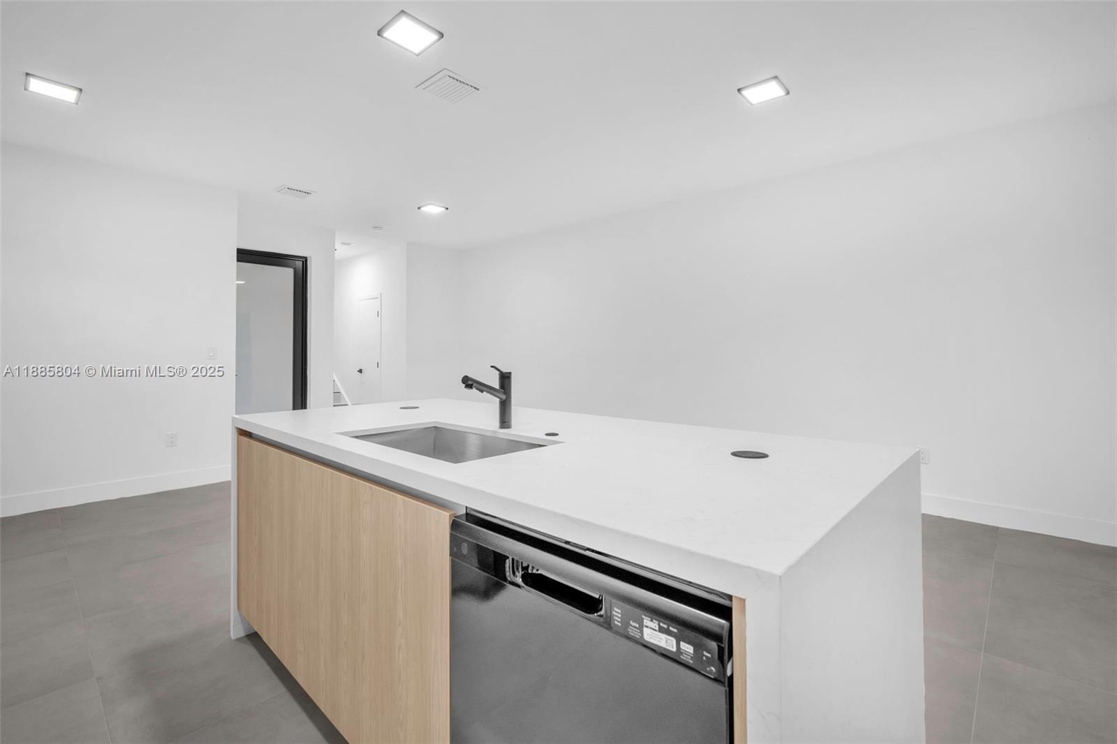   /  0 sq. ft. $ 2025-09-27 0 Photo