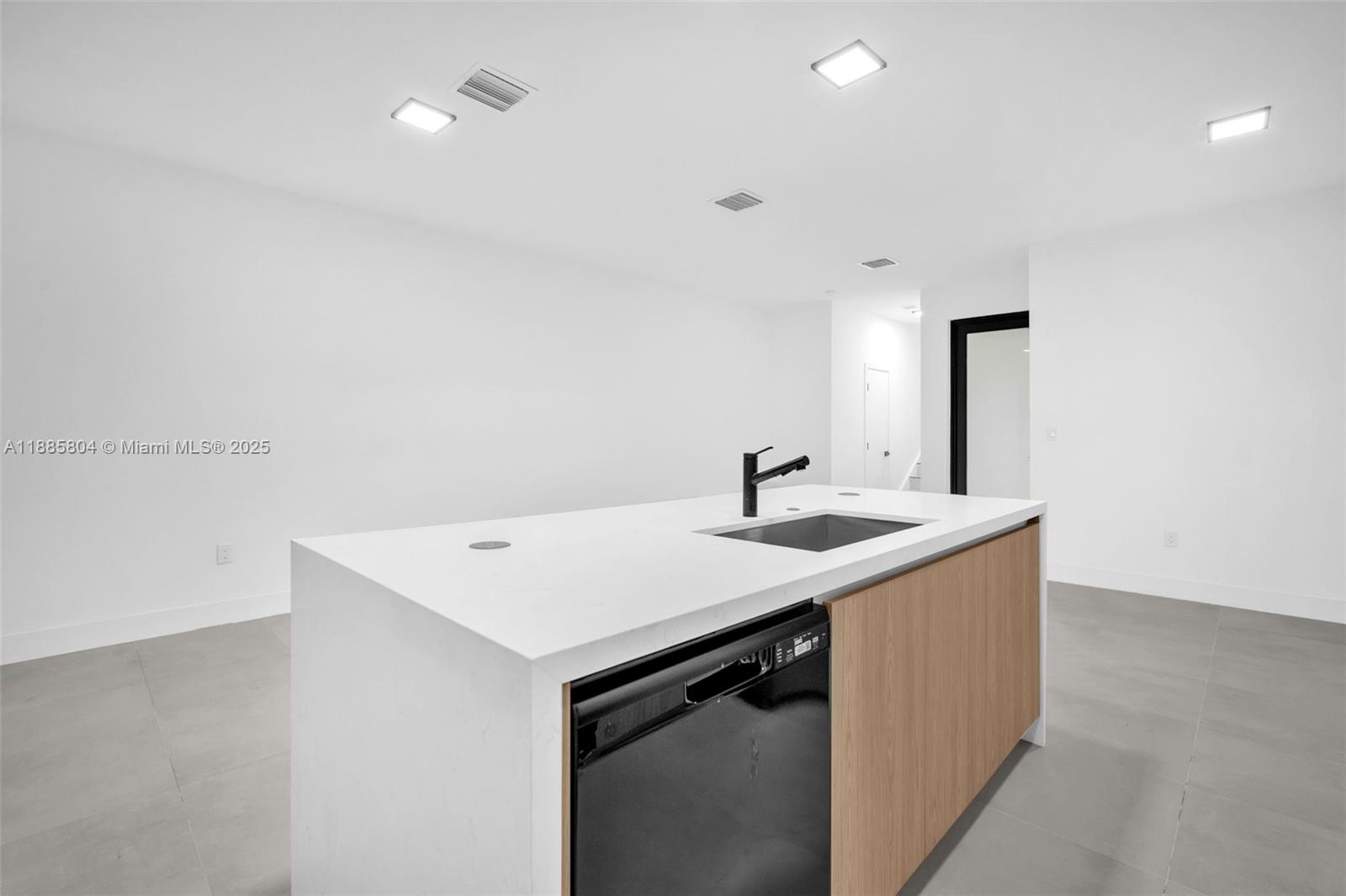   /  0 sq. ft. $ 2025-09-27 0 Photo