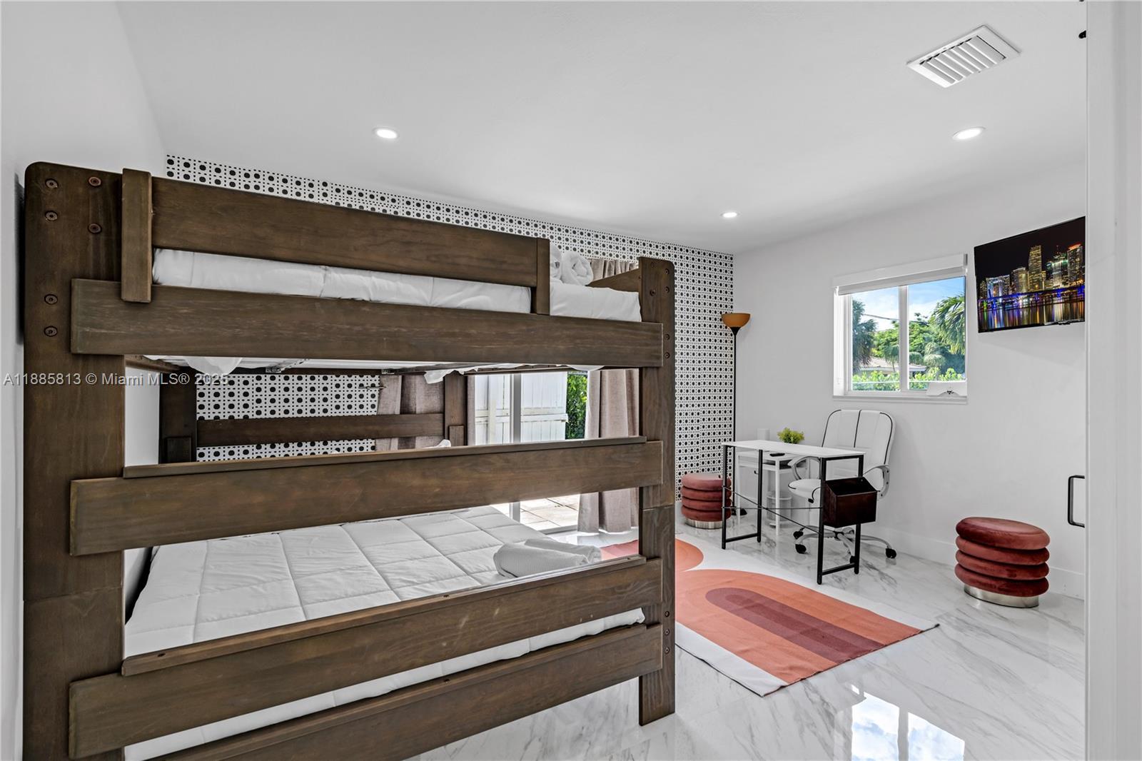 1730 3 / 2 1200 sq. ft. $ 2025-09-27 0 Photo