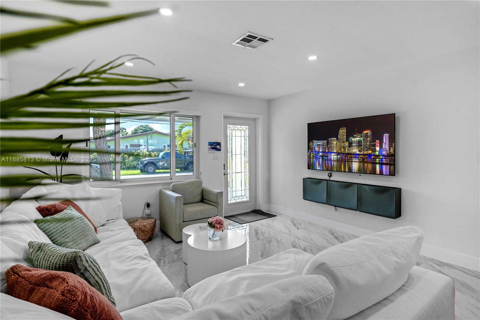 1730 3 / 2 1200 sq. ft. $ 2025-09-27 0 Photo