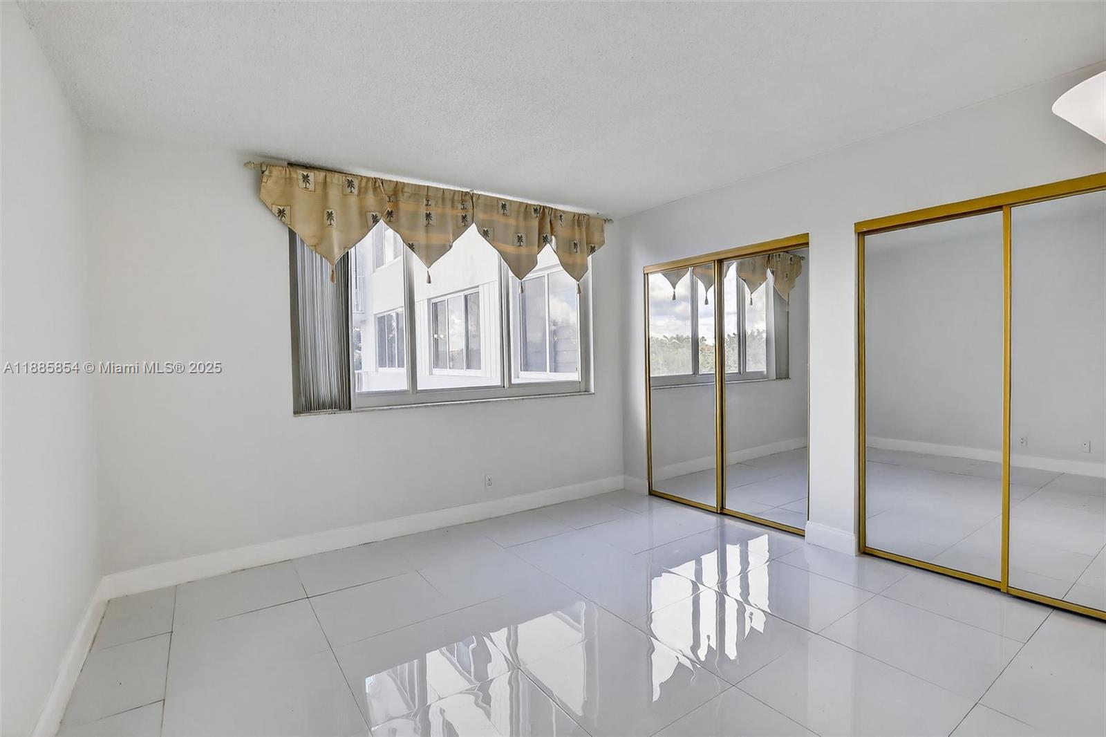 308 1 / 2 844 sq. ft. $ 2025-09-27 0 Photo