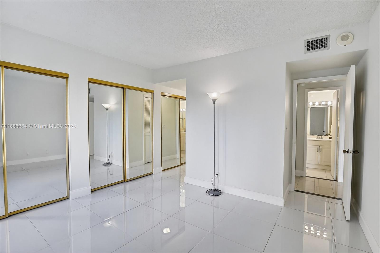 308 1 / 2 844 sq. ft. $ 2025-09-27 0 Photo