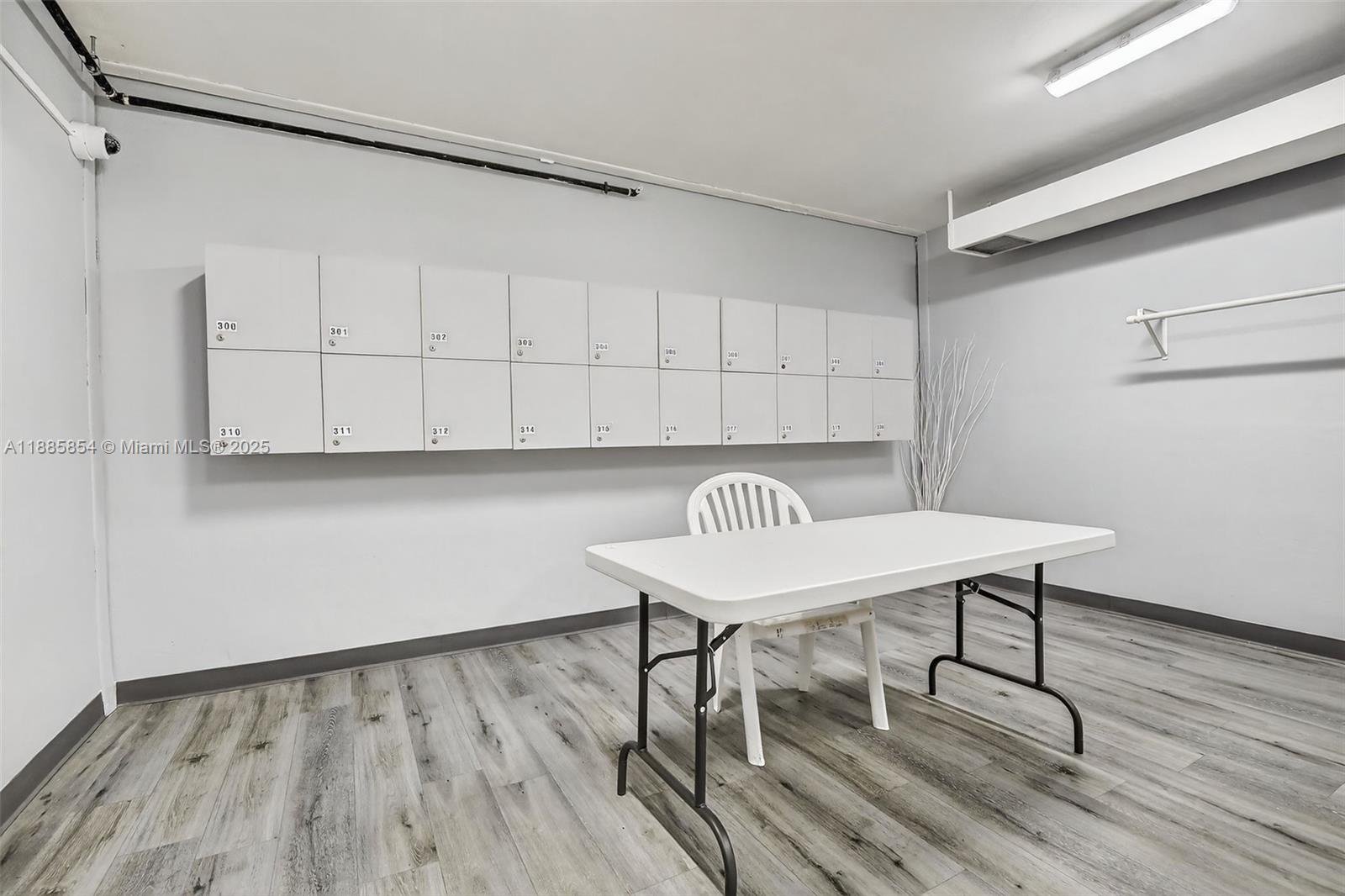 308 1 / 2 844 sq. ft. $ 2025-09-27 0 Photo