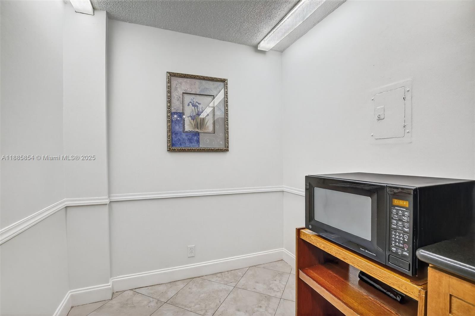308 1 / 2 844 sq. ft. $ 2025-09-27 0 Photo