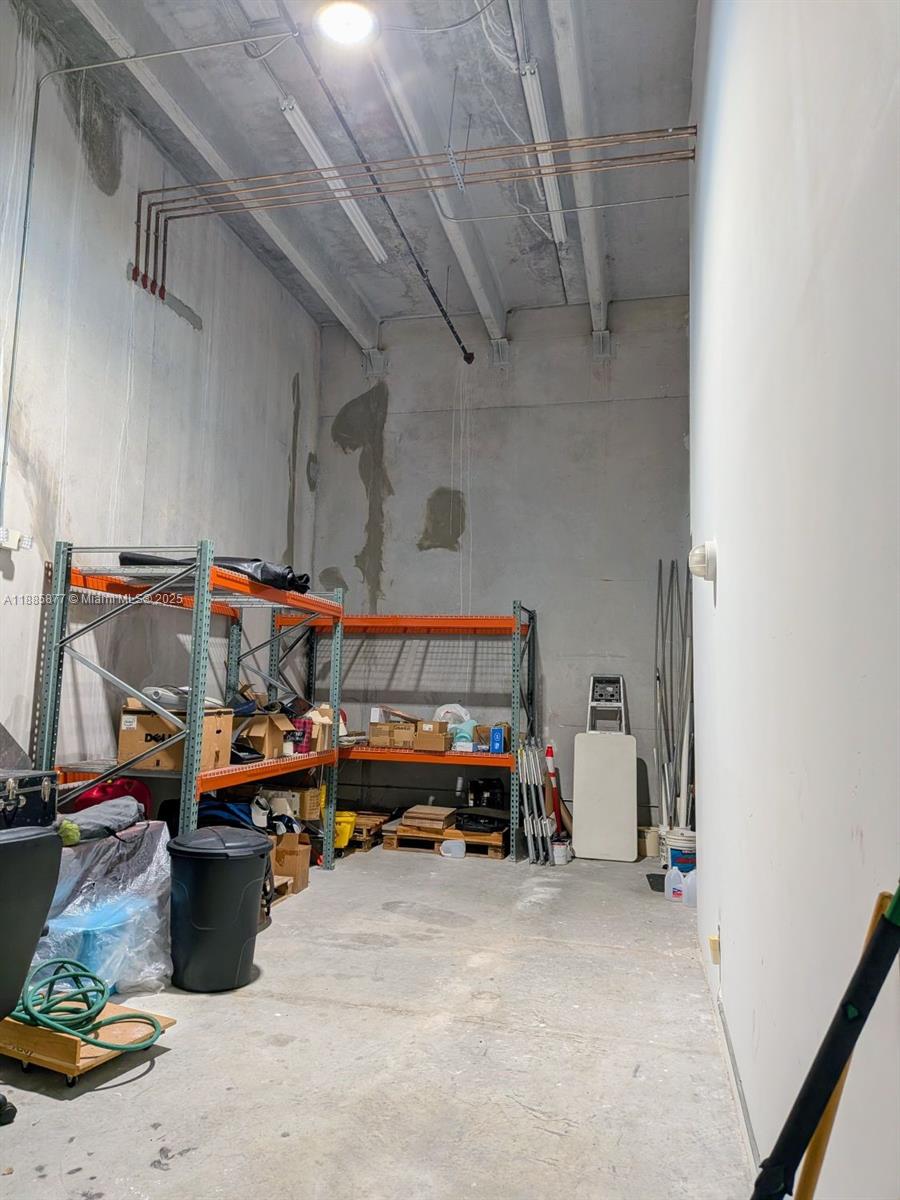 20  /   sq. ft. $ 2025-09-27 0 foto