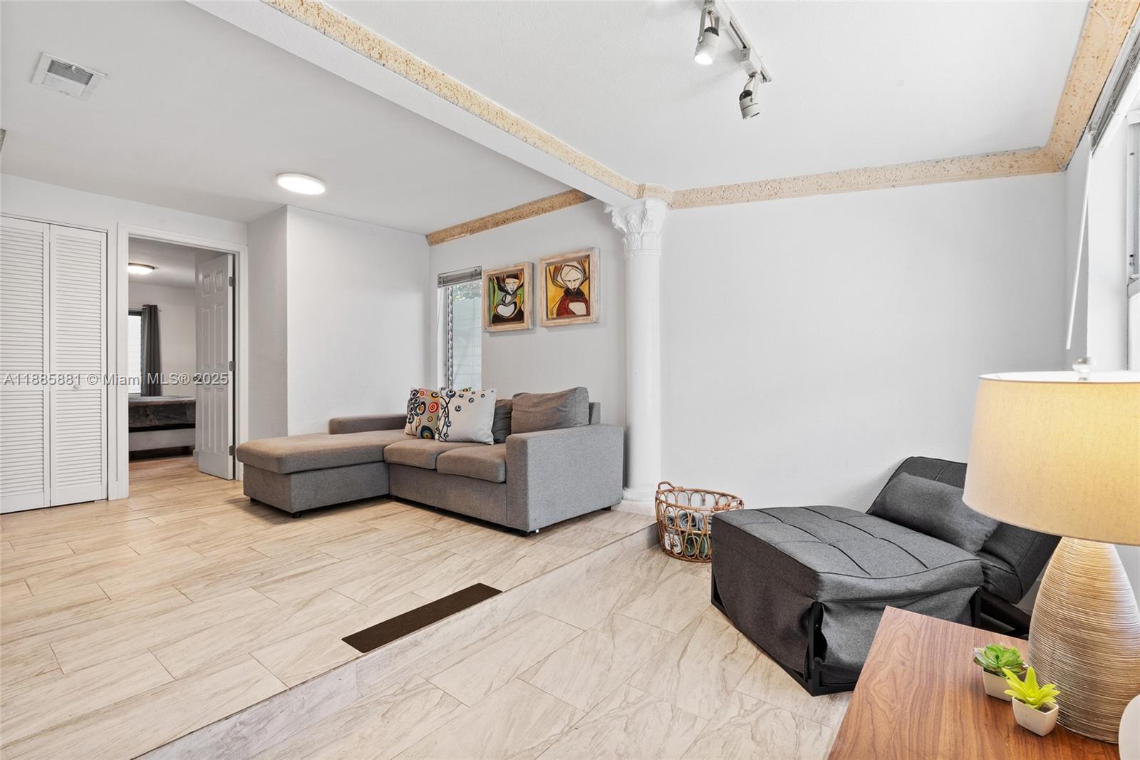   /  2174 sq. ft. $ 2025-09-27 0 Photo