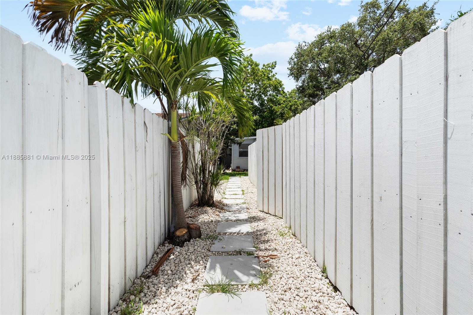   /  2174 sq. ft. $ 2025-09-27 0 Photo