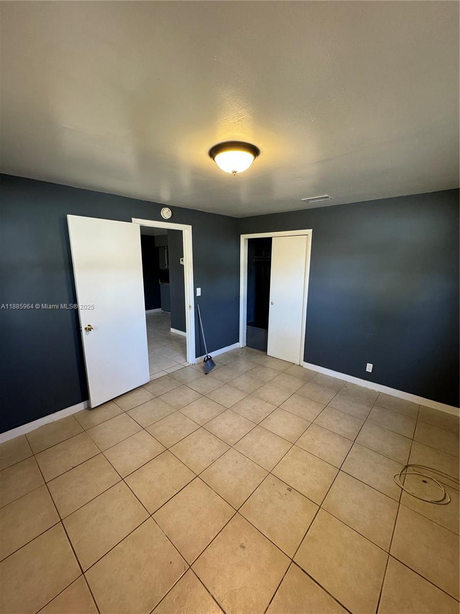   /  2215 sq. ft. $ 2025-09-27 0 Photo