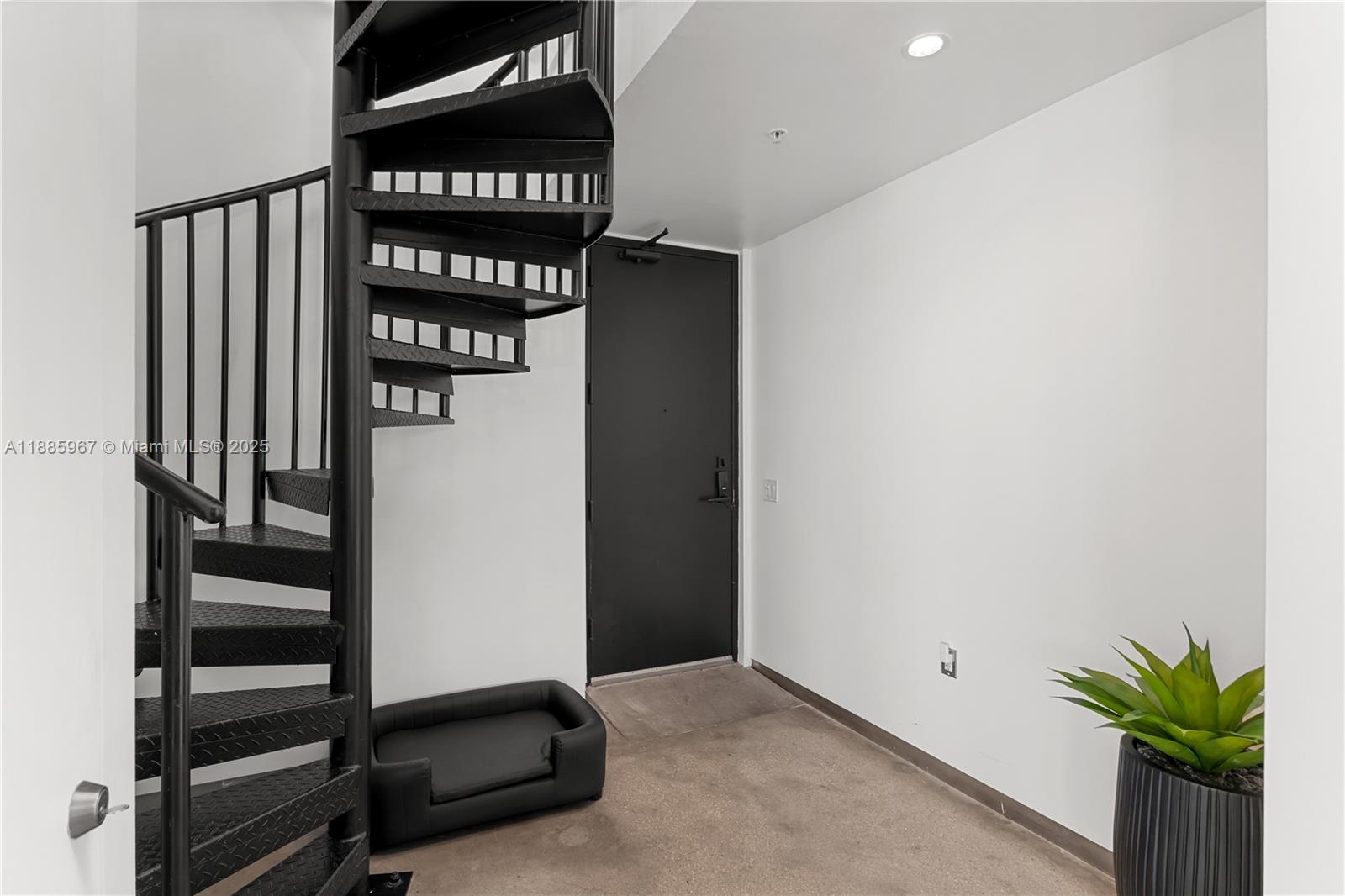 501 2 / 2 1014 sq. ft. $ 2025-09-27 0 Photo