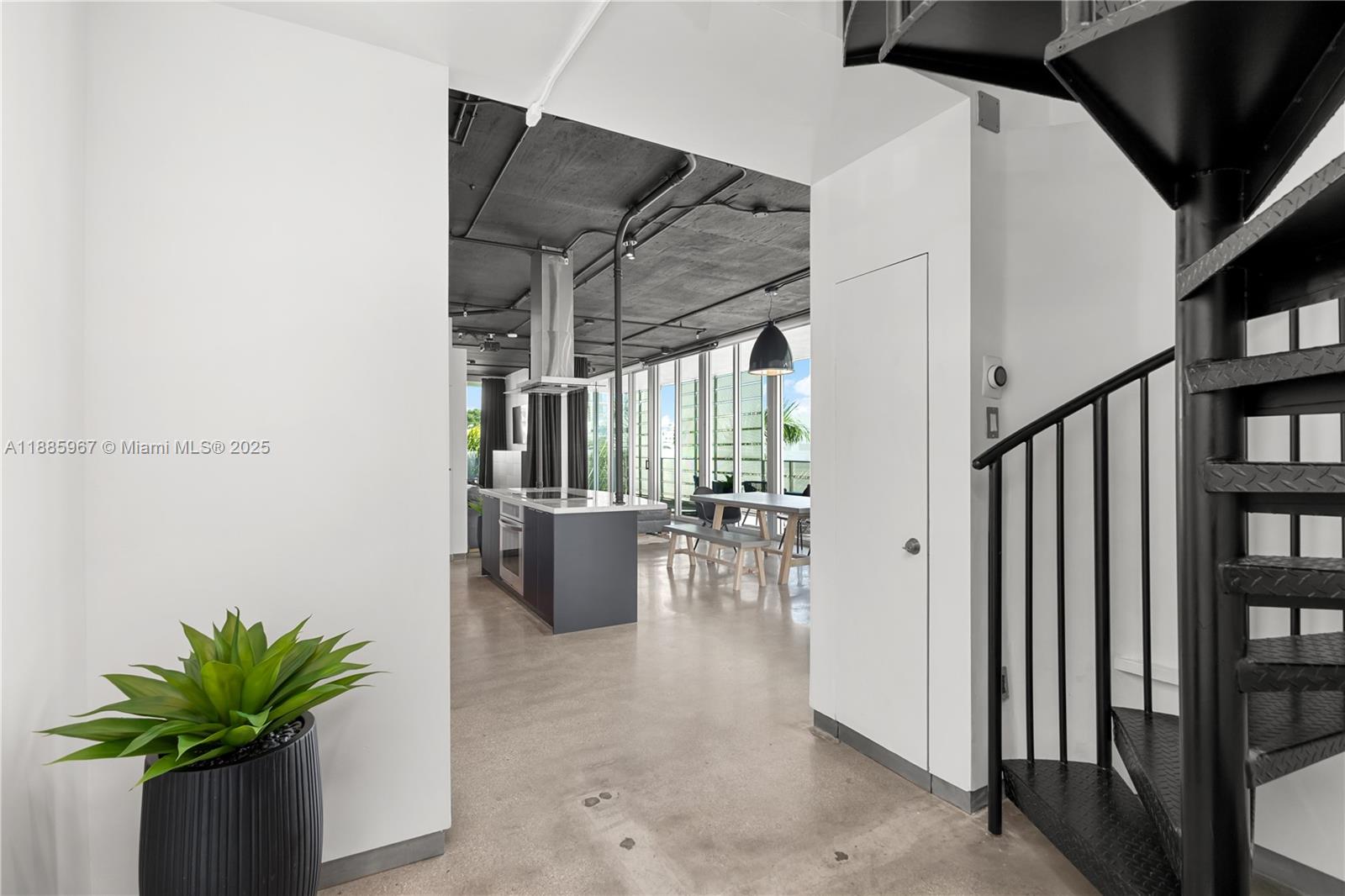 501 2 / 2 1014 sq. ft. $ 2025-09-27 0 Photo