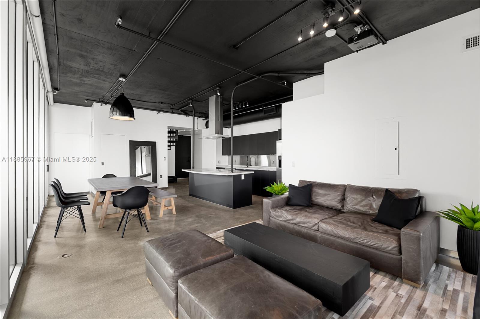 501 2 / 2 1014 sq. ft. $ 2025-09-27 0 Photo