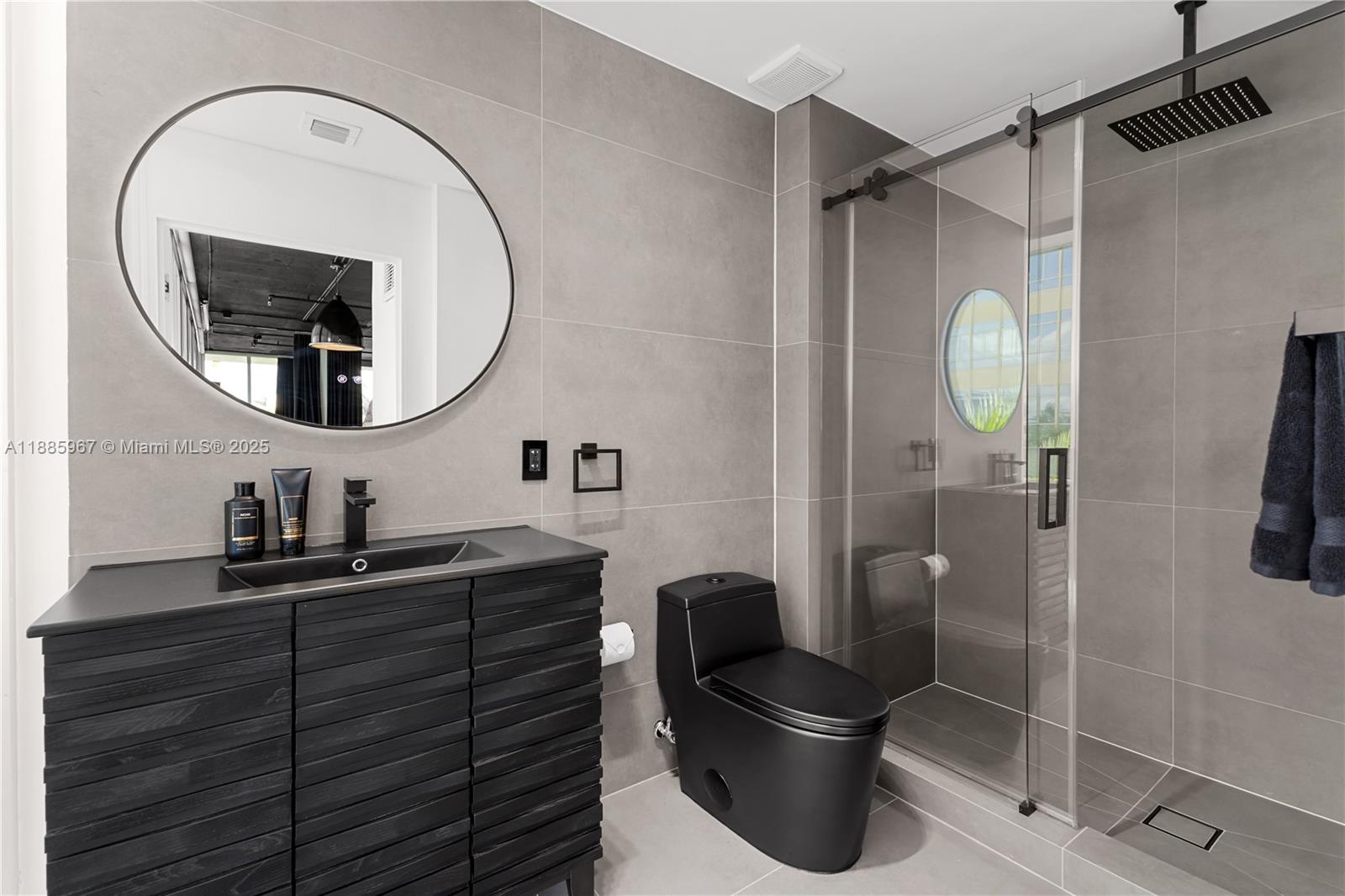 501 2 / 2 1014 sq. ft. $ 2025-09-27 0 Photo