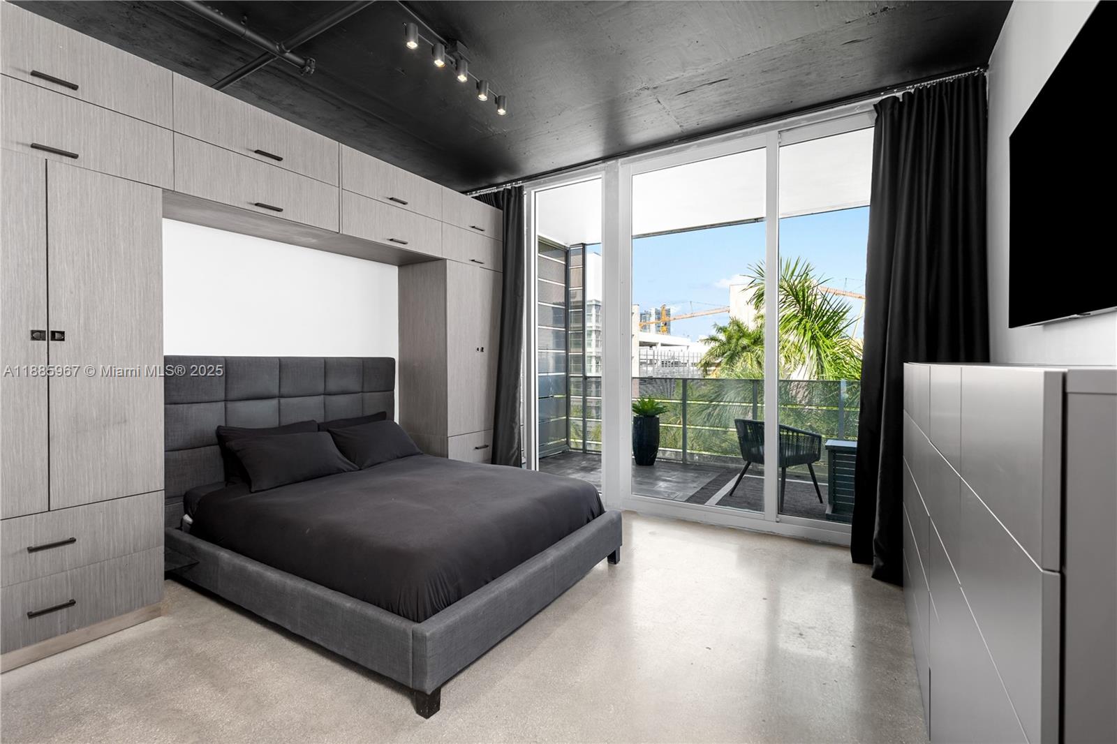 501 2 / 2 1014 sq. ft. $ 2025-09-27 0 Photo