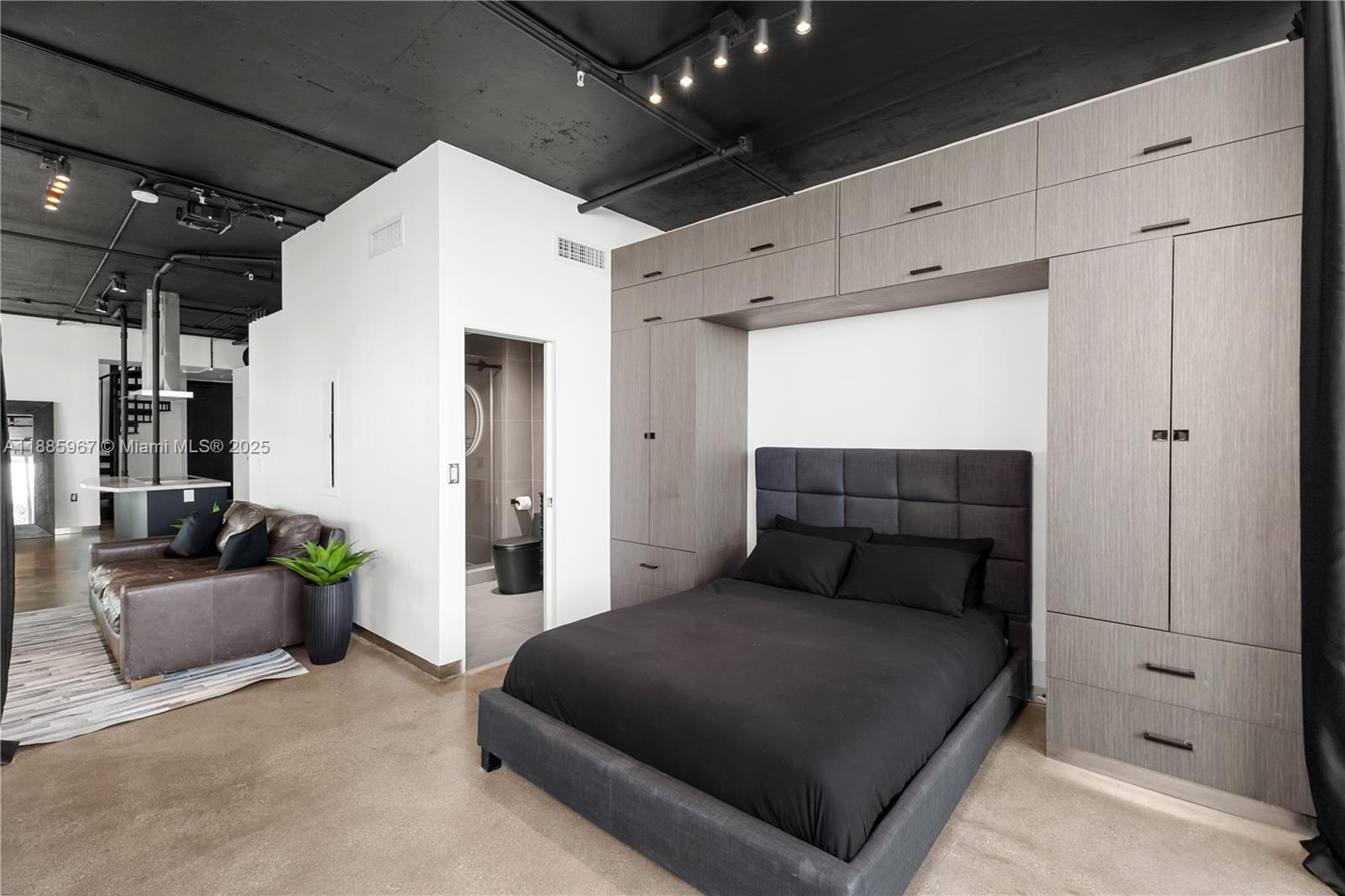 501 2 / 2 1014 sq. ft. $ 2025-09-27 0 Photo