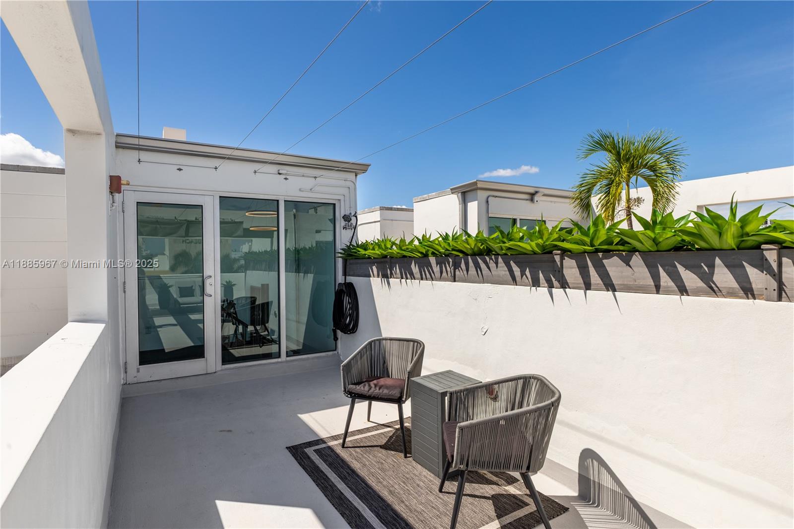 501 2 / 2 1014 sq. ft. $ 2025-09-27 0 Photo