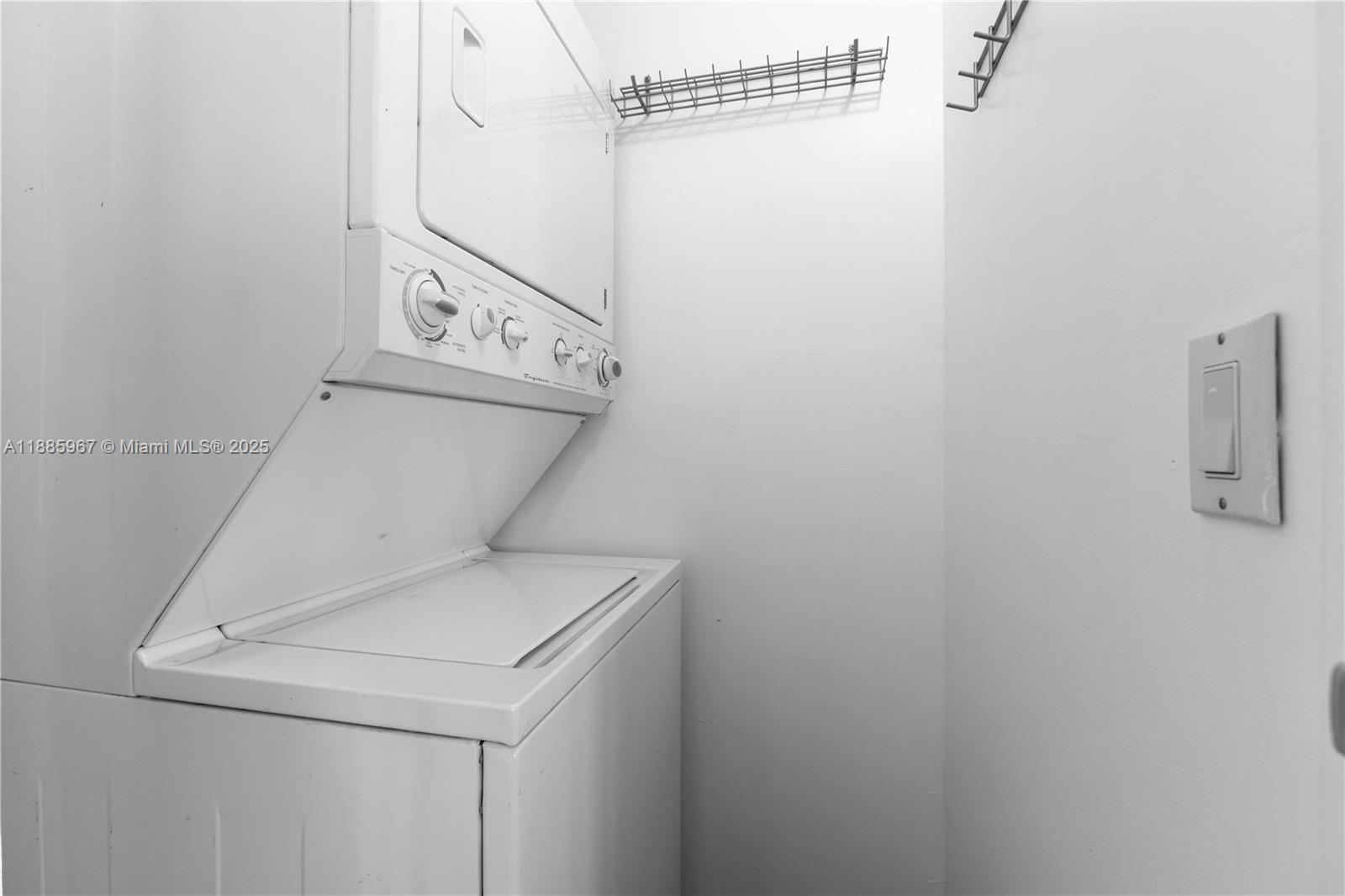 501 2 / 2 1014 sq. ft. $ 2025-09-27 0 Photo