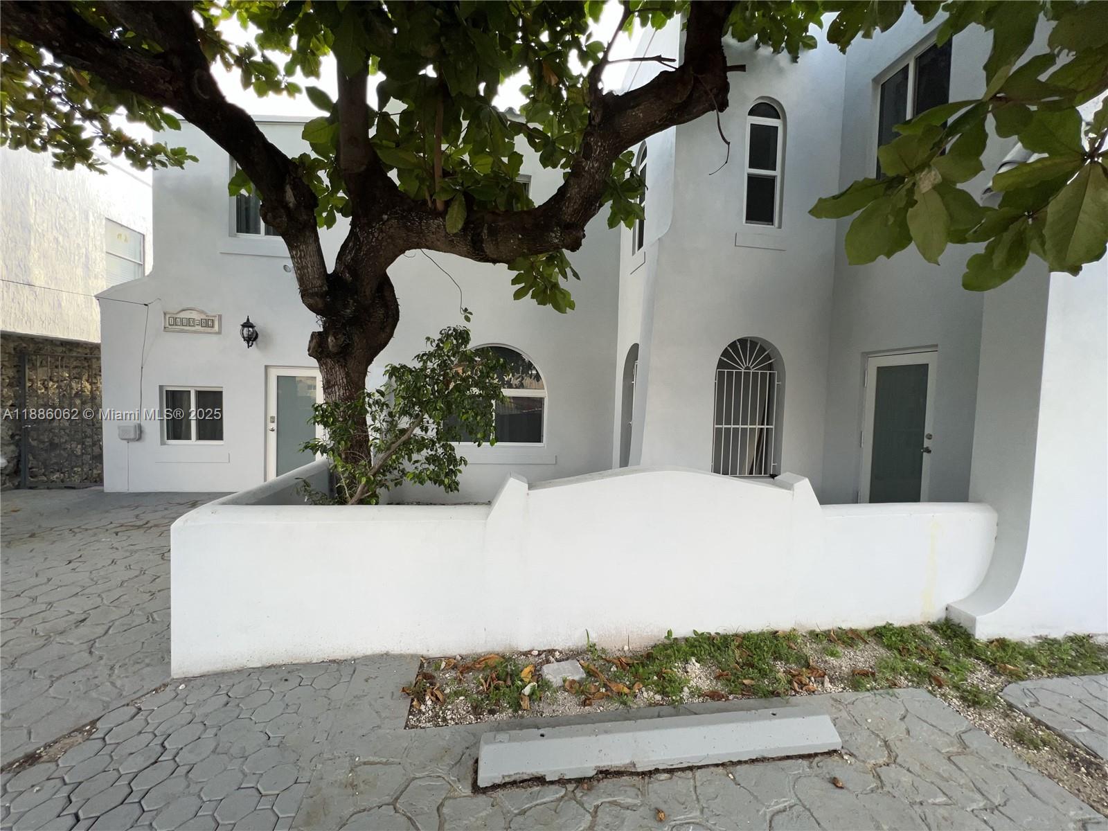   /  3264 sq. ft. $ 2025-09-28 0 foto