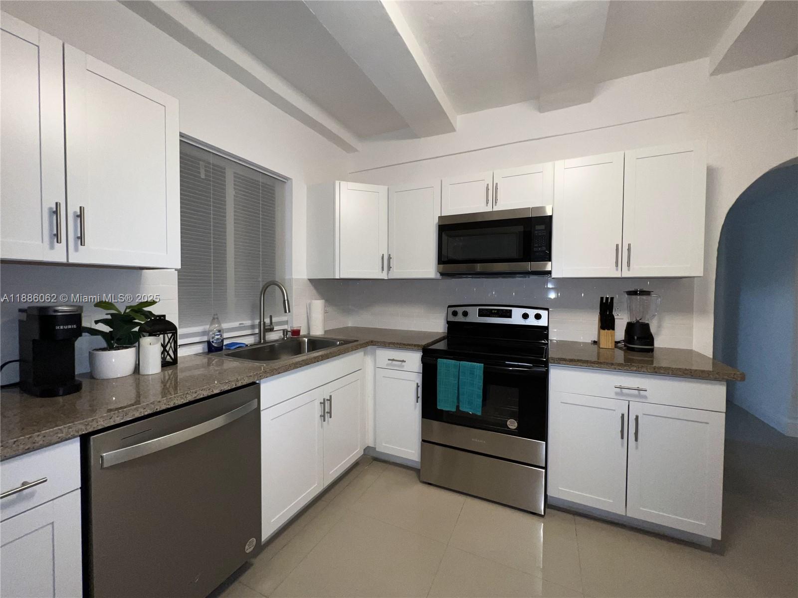   /  3264 sq. ft. $ 2025-09-28 0 foto
