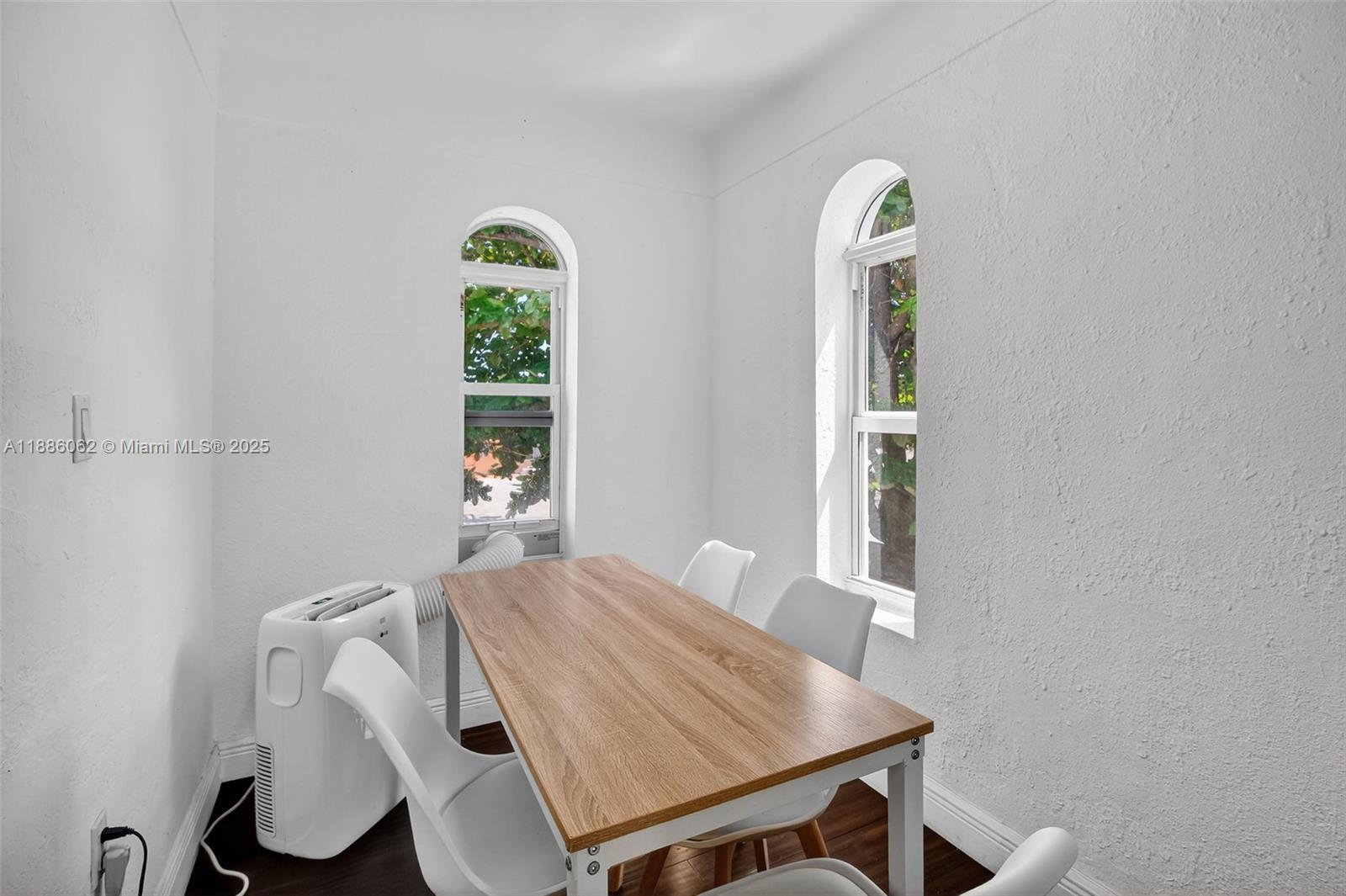 See details / 3264 sq. ft. $ 2025-09-28 0 Photo
