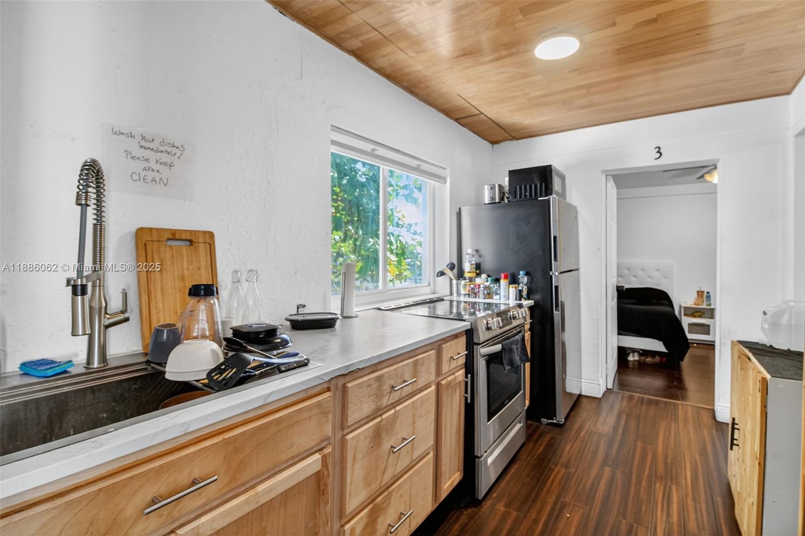 See details / 3264 sq. ft. $ 2025-09-28 0 Photo