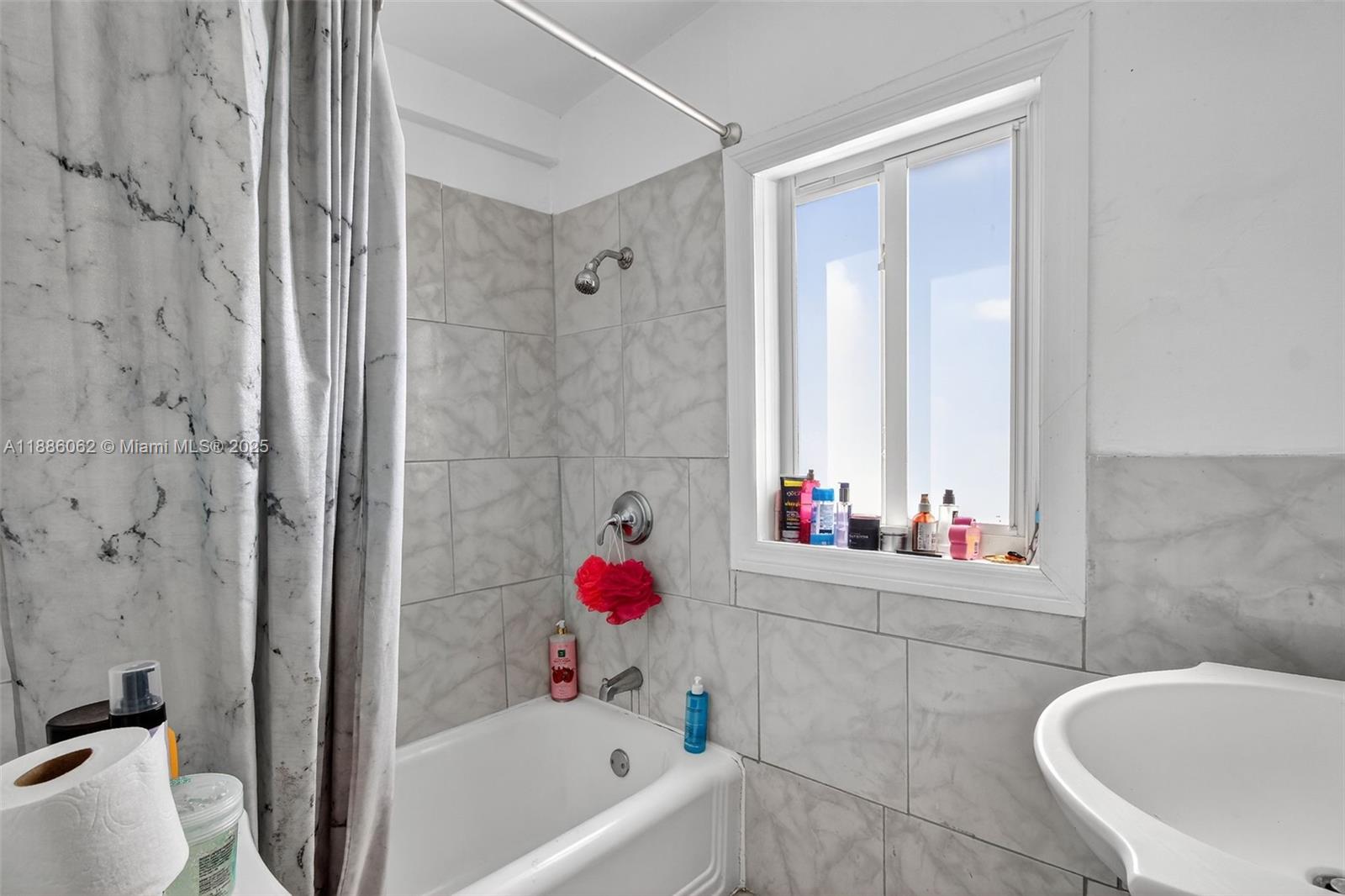 See details / 3264 sq. ft. $ 2025-09-28 0 Photo