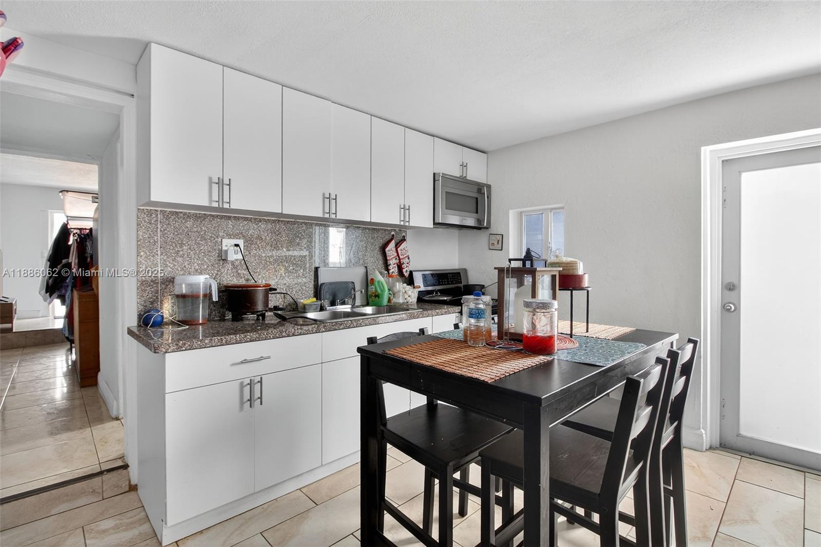See details / 3264 sq. ft. $ 2025-09-28 0 Photo