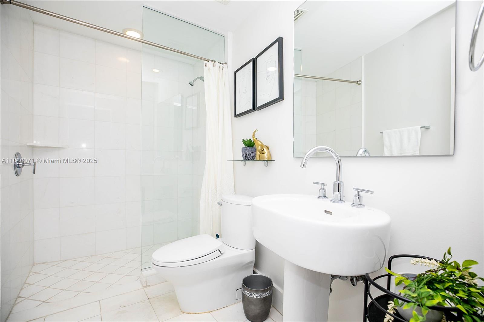 Photo of 2950 188th St  #124, Aventura, Florida, 33180 - 