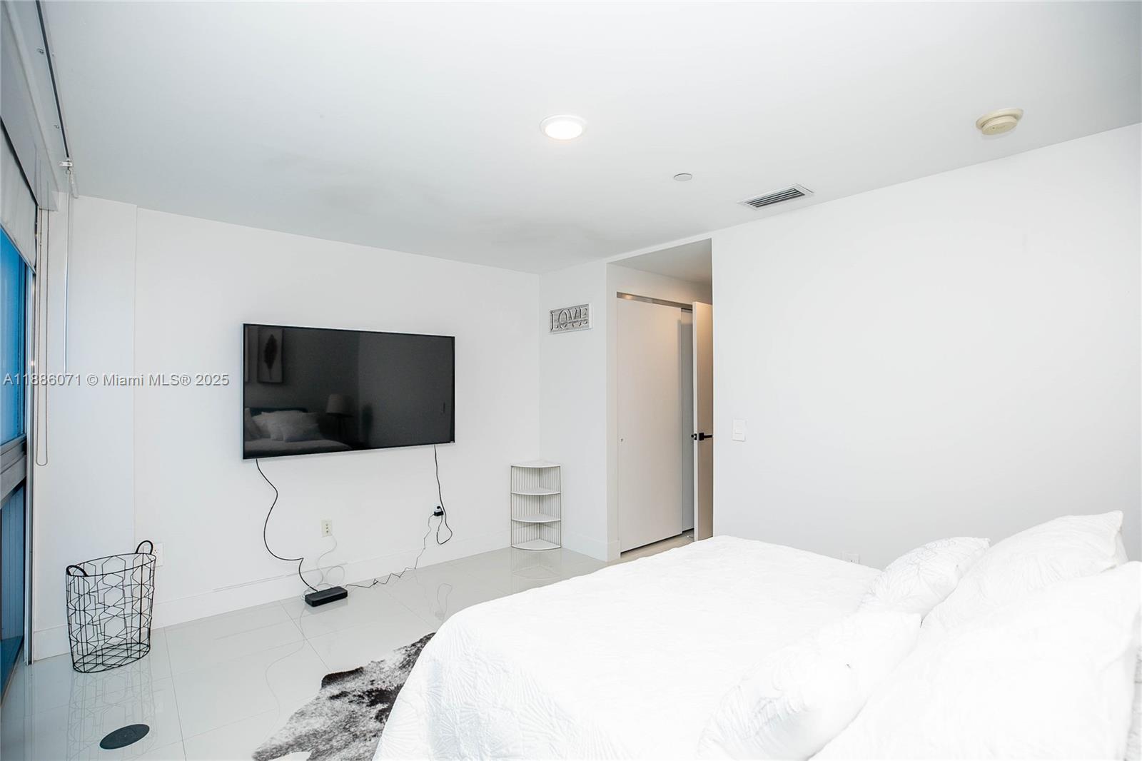 Photo of 2950 188th St  #124, Aventura, Florida, 33180 - 