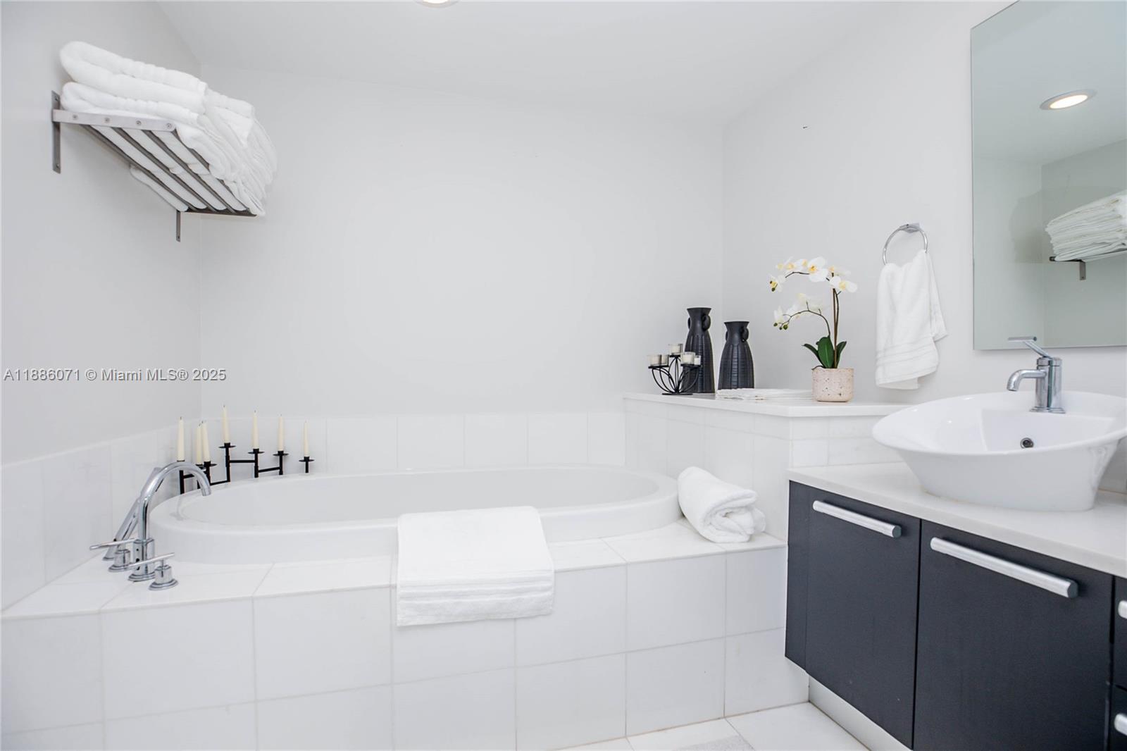 Photo of 2950 188th St  #124, Aventura, Florida, 33180 - 