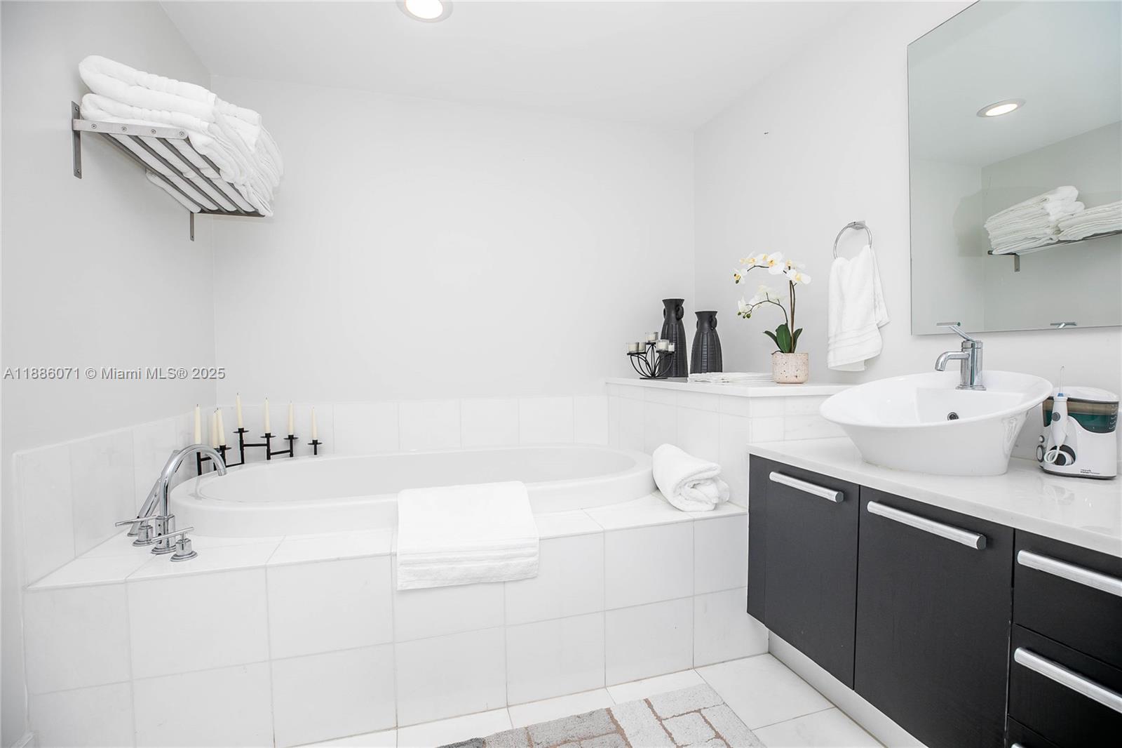 Photo of 2950 188th St  #124, Aventura, Florida, 33180 - 