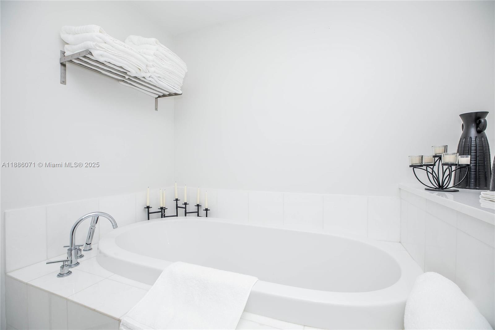 Photo of 2950 188th St  #124, Aventura, Florida, 33180 - 