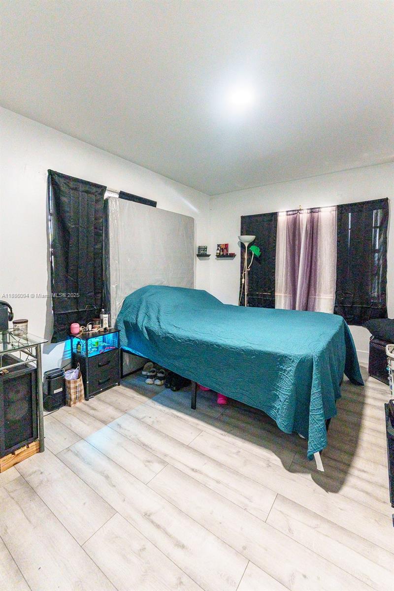 See details / 1375 sq. ft. $ 2025-09-28 0 Photo