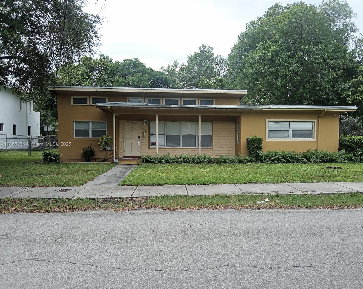   /   sq. ft. $ 2025-09-28 0 Photo
