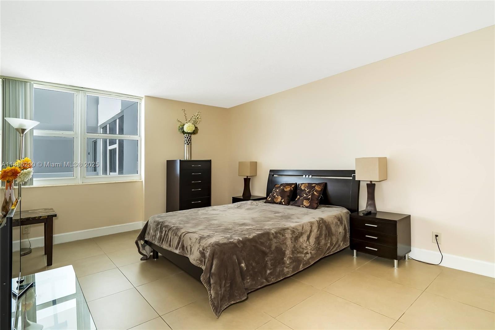 Photo of 2030 Ocean Dr  #1118, Hallandale Beach, Florida, 33009 - 