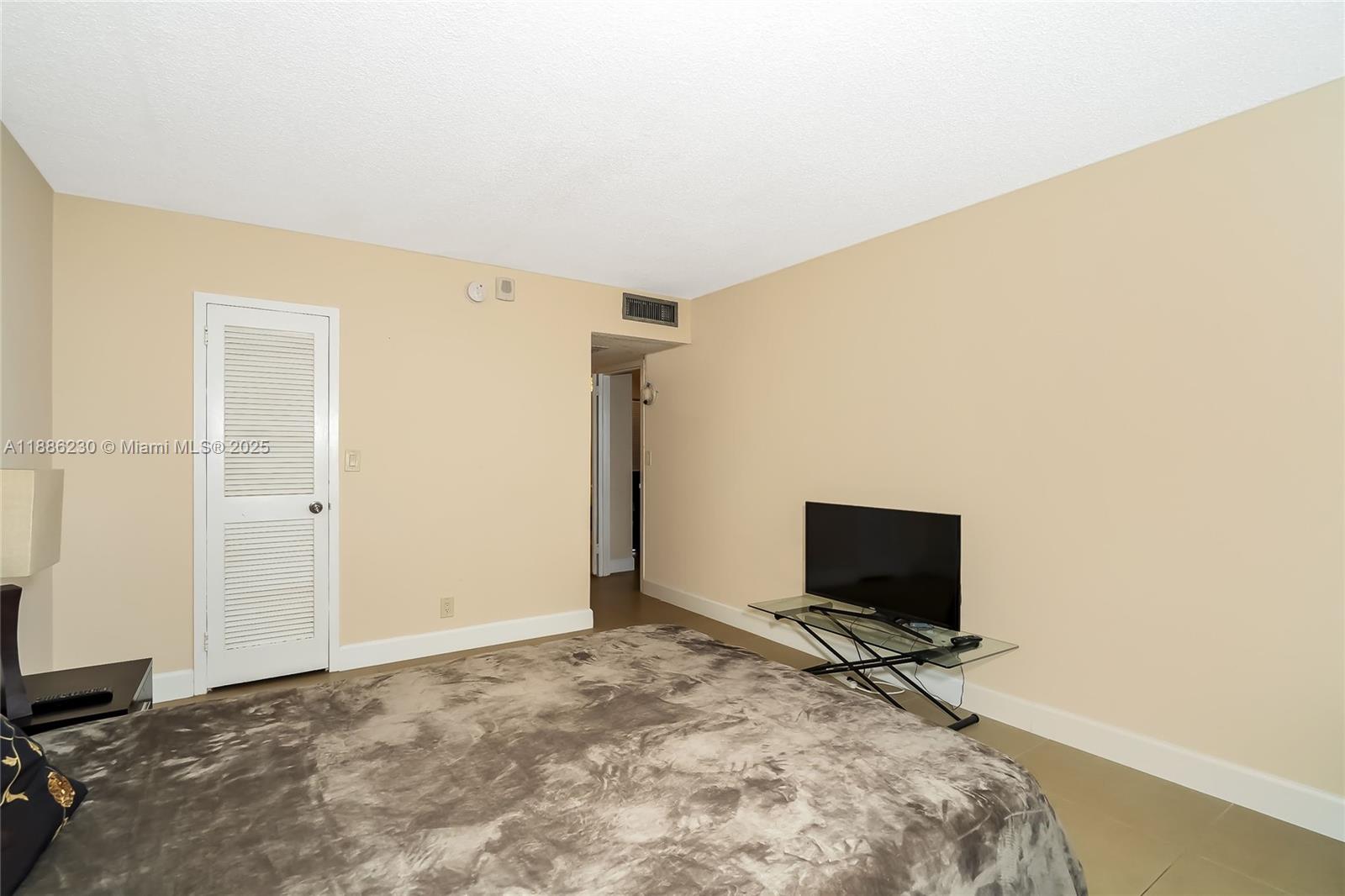 Photo of 2030 Ocean Dr  #1118, Hallandale Beach, Florida, 33009 - 