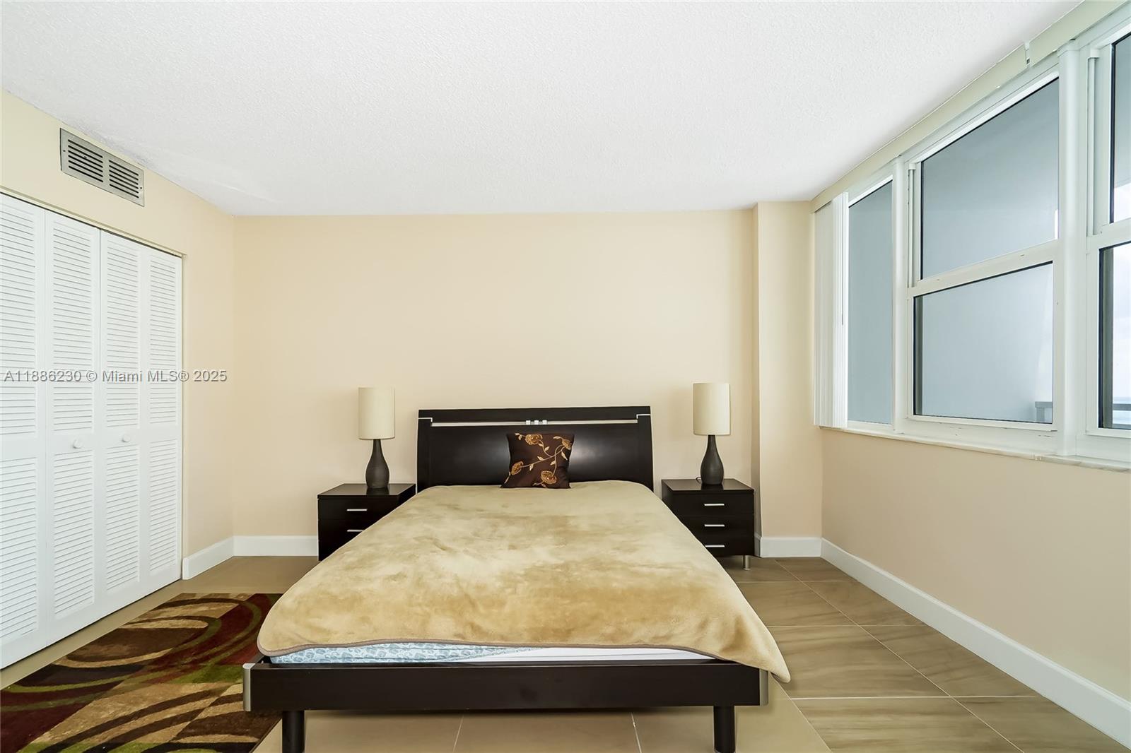 Photo of 2030 Ocean Dr  #1118, Hallandale Beach, Florida, 33009 - 