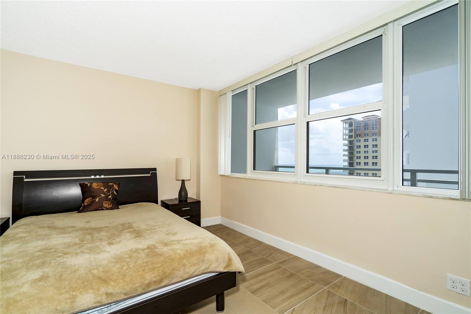 Photo of 2030 Ocean Dr  #1118, Hallandale Beach, Florida, 33009 - 