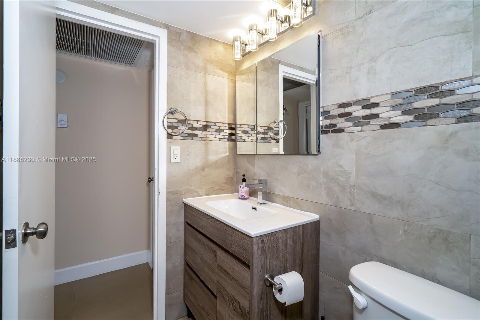 Photo of 2030 Ocean Dr  #1118, Hallandale Beach, Florida, 33009 - 