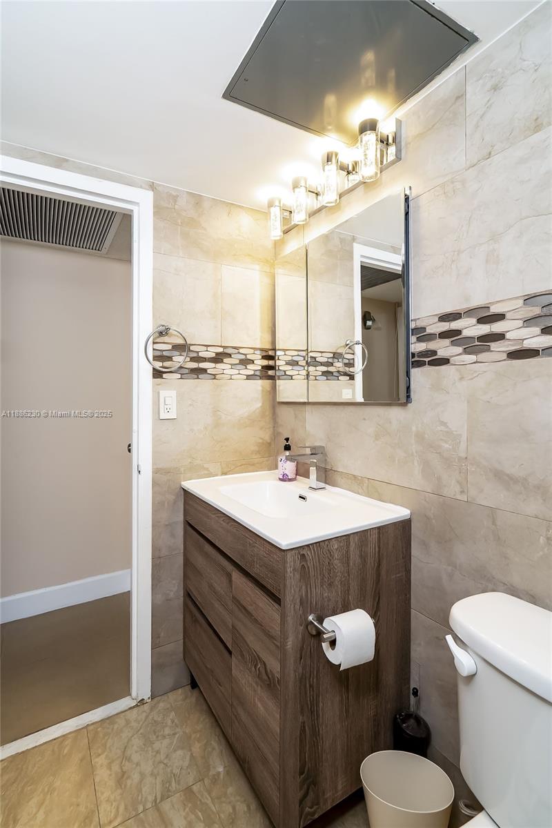 Photo of 2030 Ocean Dr  #1118, Hallandale Beach, Florida, 33009 - 