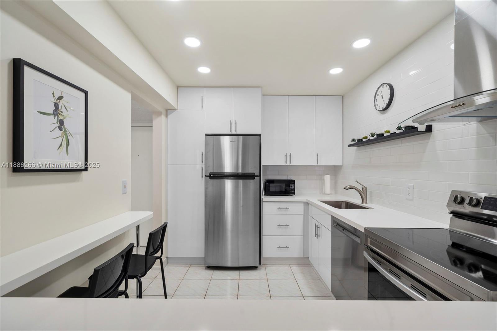 Photo of 2401 Ocean Dr  #304, Hollywood, Florida, 33019 - 