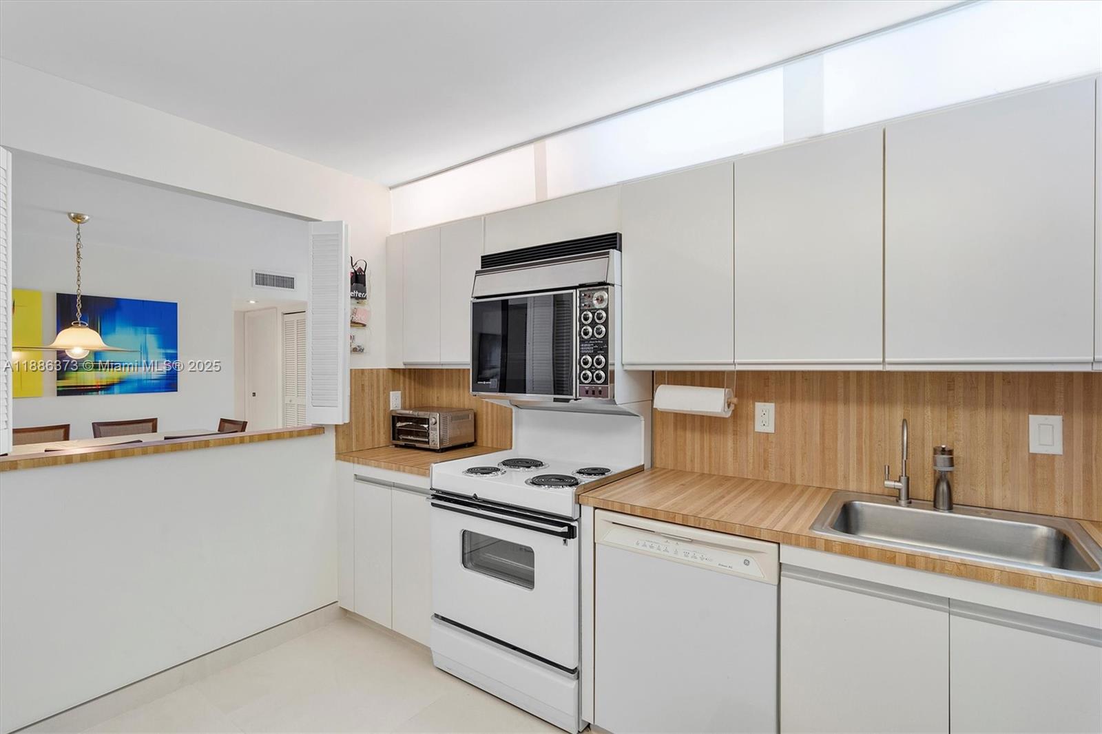 Photo of 2401 Ocean Dr  #905, Hollywood, Florida, 33019 -